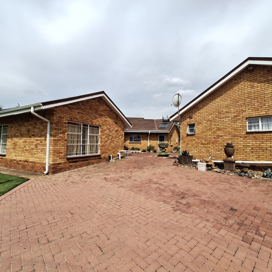 5 Bedroom Property for Sale in Villiers Free State